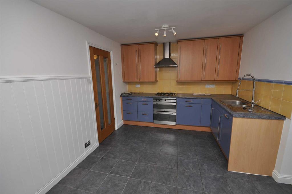 Trinity Street, Leamington Spa 3 bed townhouse to rent £1,400 pcm (£