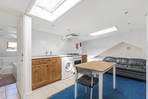 1 bedroom flat for sale, White Hart Lane, Barnes, London, SW13