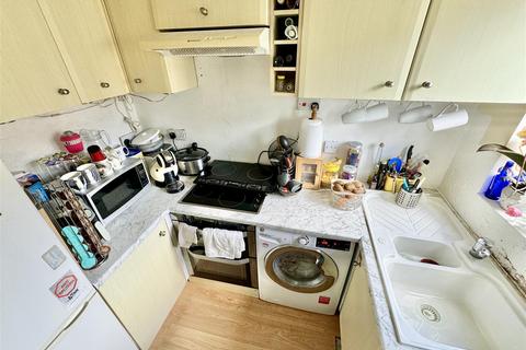 2 bedroom terraced house for sale, Ditchling Close, Luton, LU2 8JR