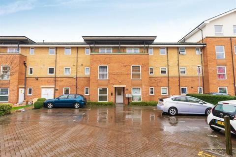 2 bedroom flat to rent, Admiralty Close, West Drayton