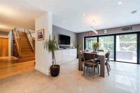 10 Ballantyne Drive, Kingswood, Tadworth, KT20 6EA