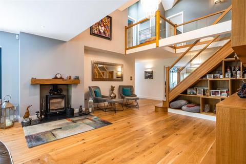 10 Ballantyne Drive, Kingswood, Tadworth, KT20 6EA