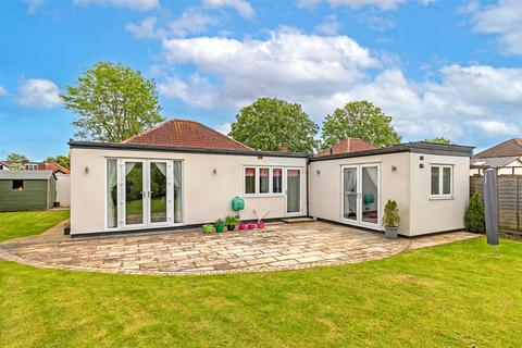 3 bedroom detached bungalow for sale, Stanley Avenue, St. Albans