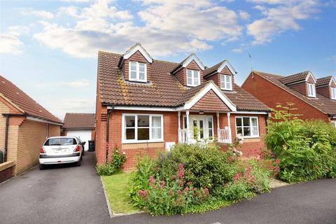 3 bedroom detached bungalow for sale, Thurstin Way, Gillingham