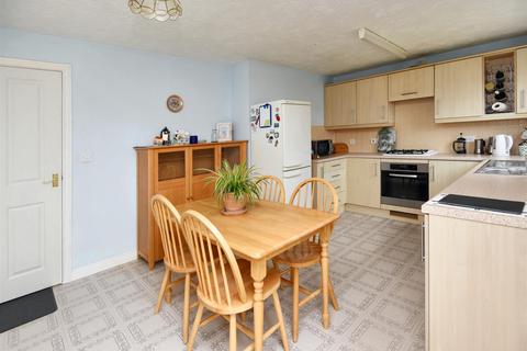 3 bedroom detached bungalow for sale, Thurstin Way, Gillingham