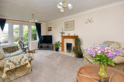 3 bedroom detached bungalow for sale, Thurstin Way, Gillingham