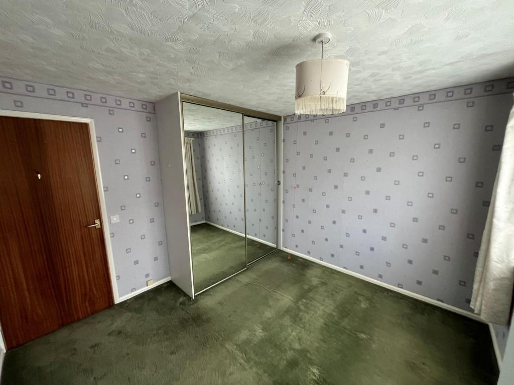 Bedroom 1.jpg