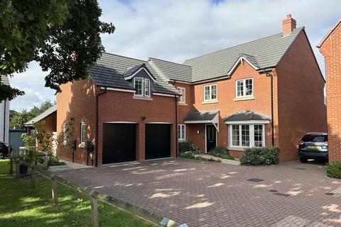 5 bedroom detached house for sale, Estcourt Close, Gloucester