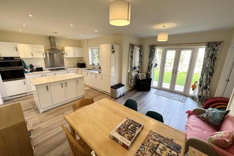 5 bedroom detached house for sale, Estcourt Close, Gloucester