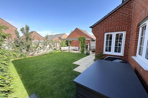 5 bedroom detached house for sale, Estcourt Close, Gloucester