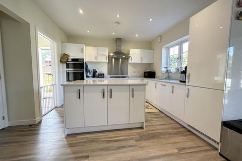 5 bedroom detached house for sale, Estcourt Close, Gloucester