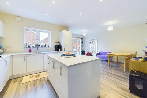 5 bedroom detached house for sale, Estcourt Close, Gloucester