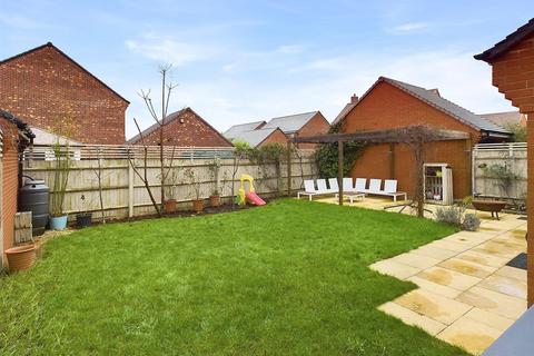 5 bedroom detached house for sale, Estcourt Close, Gloucester