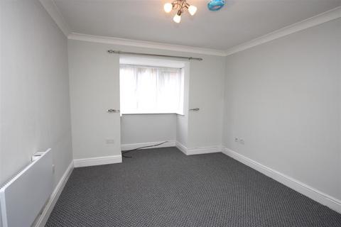 1 bedroom flat to rent, Highgrove Court, Rushden NN10