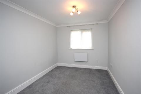 1 bedroom flat to rent, Highgrove Court, Rushden NN10