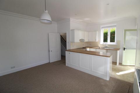 3 bedroom semi-detached house to rent, The Street, Frensham GU10