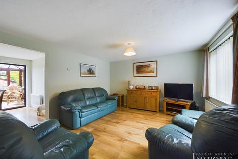 6 Maplehurst Chase, Basingstoke, RG22 4XQ
