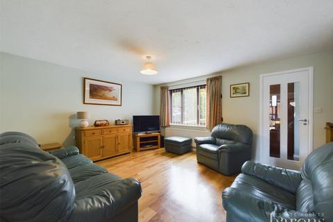 6 Maplehurst Chase, Basingstoke, RG22 4XQ