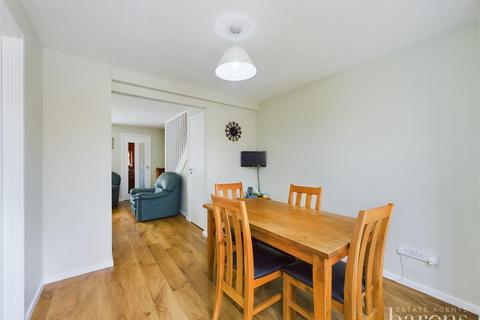 6 Maplehurst Chase, Basingstoke, RG22 4XQ