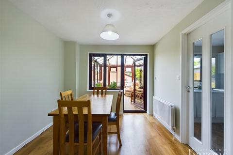 6 Maplehurst Chase, Basingstoke, RG22 4XQ