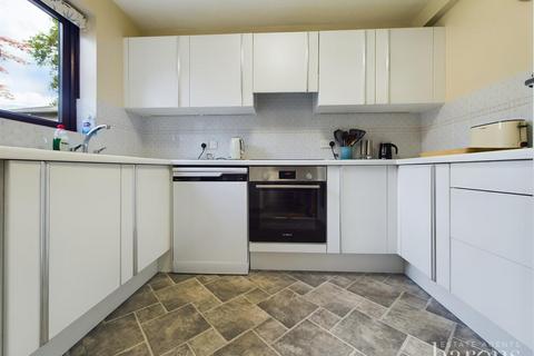 6 Maplehurst Chase, Basingstoke, RG22 4XQ