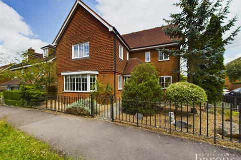 5 bedroom detached house for sale, Barley View, Basingstoke RG25