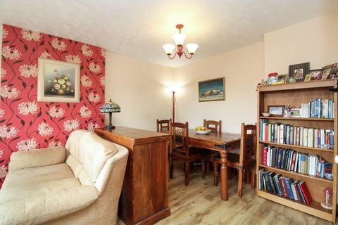 2 bedroom flat for sale, Skelldale Close, Ripon