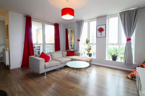 4 bedroom flat for sale, Nellie Cressall Way, London