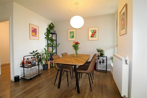 4 bedroom flat for sale, Nellie Cressall Way, London