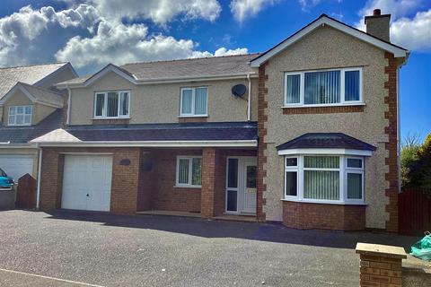 4 bedroom house for sale, Brynteg