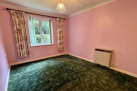 2 bedroom retirement property for sale, Allingham Court, Farncombe