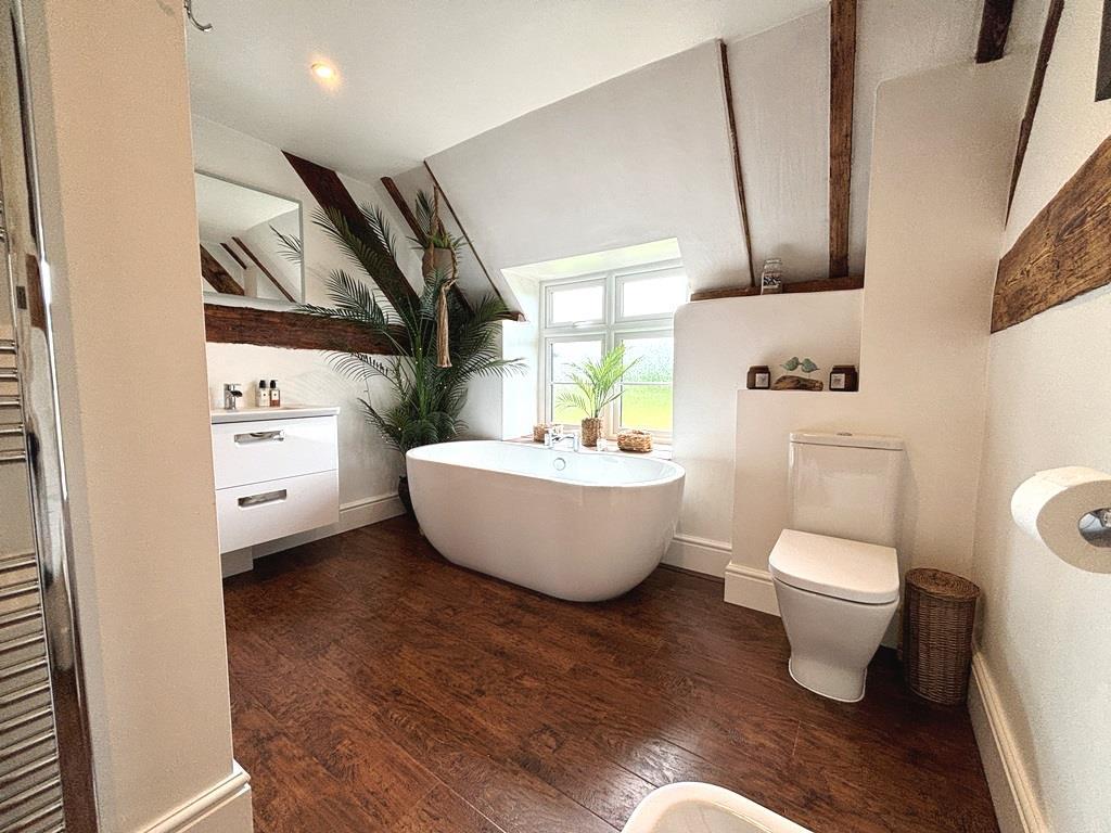 Ensuite.JPG