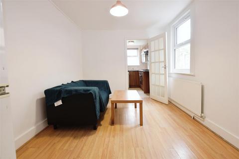 2 bedroom flat to rent, Ellora Road, Streatham SW16