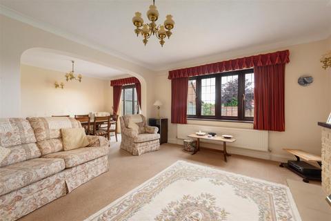 14 The Ridings, Chestfield, Whitstable, CT5 3PE