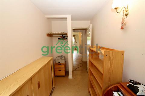 4 Haydon Close, Enfield, EN1 2BN