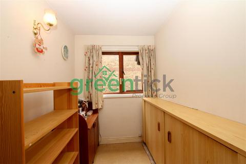 4 Haydon Close, Enfield, EN1 2BN