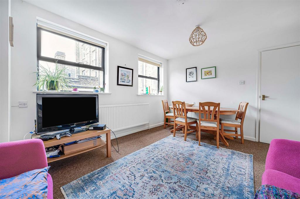 Hanley Road, Finsbury Park 2 bed flat to rent £2,000 pcm (£462 pw)