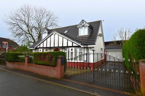 3 bedroom detached bungalow to rent, Walker Street, Westhoughton