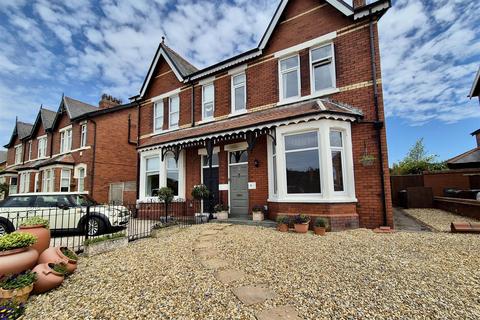 4 bedroom semi-detached house for sale, Park View Road, Lytham