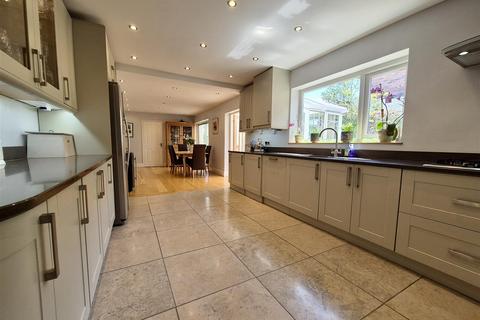 4 bedroom semi-detached house for sale, Park View Road, Lytham