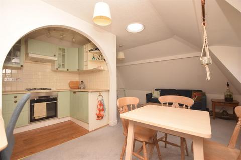 Flat 5, 17 Meridian Place, Bristol, BS8 1JG