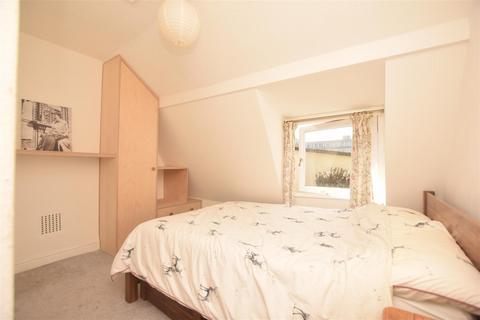 Flat 5, 17 Meridian Place, Bristol, BS8 1JG