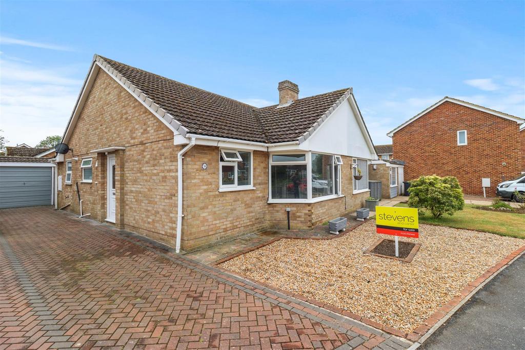 Medway, Hailsham 2 bed semidetached bungalow for sale £310,000