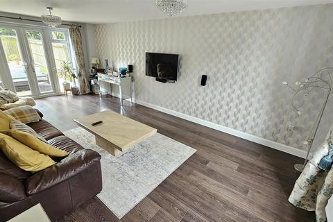 7 Battle Close, Newton, Nottingham, NG13 8ZW