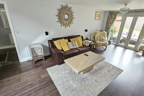 7 Battle Close, Newton, Nottingham, NG13 8ZW