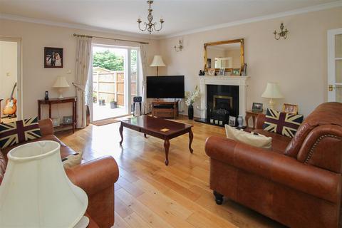 21 Parsonage Field, Doddinghurst, Brentwood, CM15 0RN