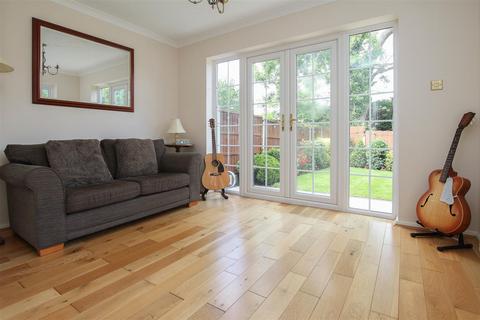 21 Parsonage Field, Doddinghurst, Brentwood, CM15 0RN