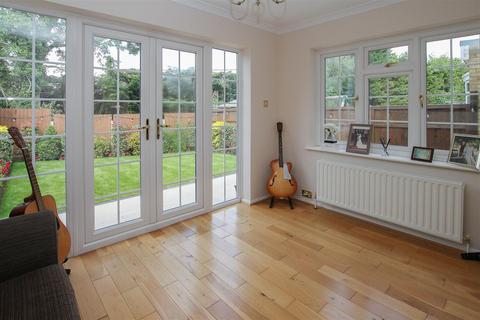 21 Parsonage Field, Doddinghurst, Brentwood, CM15 0RN