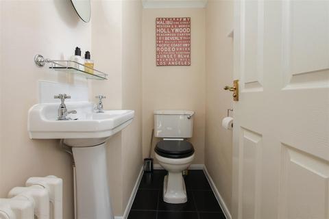 21 Parsonage Field, Doddinghurst, Brentwood, CM15 0RN