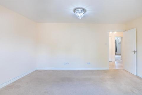 2 bedroom flat for sale, Cleeve Park, Perth